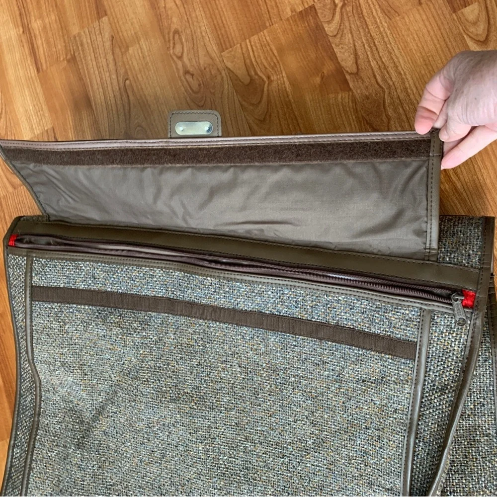 Frontier suit carrier luggage bag